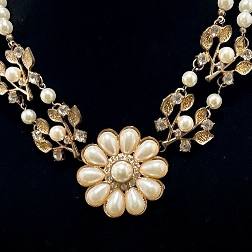 Floral Bib Necklace Women's One Size Faux Pearl Beads High Fashion Jewelry